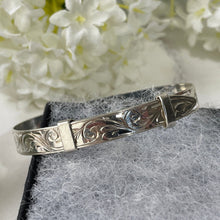 Cargar imagen en el visor de la galería, Vintage English Sterling Silver Expandable Bangle. Small/Petite/Girls Adjustable Bracelet. Floral Engraved Victorian Style Narrow Bangle