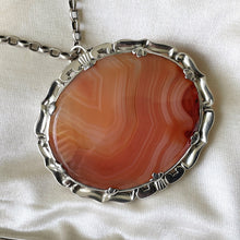 Carica l'immagine nel visualizzatore di Gallery, Antique Victorian Scottish Banded Agate Pendant Brooch. Orange Banded Carnelian Sterling Silver Scottish Brooch. Scottish Pebble Jewellery