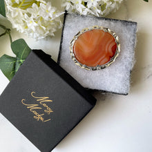 Carica l'immagine nel visualizzatore di Gallery, Antique Victorian Scottish Banded Agate Pendant Brooch. Orange Banded Carnelian Sterling Silver Scottish Brooch. Scottish Pebble Jewellery