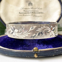 Cargar imagen en el visor de la galería, Vintage Floral Engraved Sterling Silver Bangle Bracelet. 1970s Sweetheart Bangle With Oversized British Hallmarks. Retro Statement Bracelet
