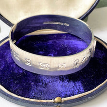 Cargar imagen en el visor de la galería, Vintage Floral Engraved Sterling Silver Bangle Bracelet. 1970s Sweetheart Bangle With Oversized British Hallmarks. Retro Statement Bracelet