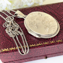 Carica l'immagine nel visualizzatore di Gallery, Vintage Sterling Silver Engraved Lily Locket Necklace. Edwardian Art Nouveau Revival Oval Photo Locket Pendant, Andreas Daub, Germany