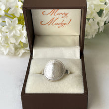 Charger l'image dans la galerie, Vintage Sterling Silver Coin Ring. Mens King George Thrupenny Bit Ring, 1936. Silver Maundy Money Ring. Unisex Large Finger Ring Size 9.75/T