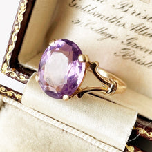 Lade das Bild in den Galerie-Viewer, Vintage 1970s 9ct Yellow Gold Amethyst Solitaire Ring. Fat Oval 6 Carat Purple Amethyst Cocktail Statement Ring. Size K-1/2, US 5.5