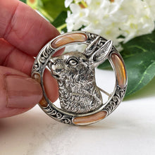 Lade das Bild in den Galerie-Viewer, Vintage Scottish Agate Silver Rabbit Brooch. Sterling Silver Banded Carnelian Celtic Ring Disc Brooch. Figural Rabbit Plaid/Tartan/Lapel Pin