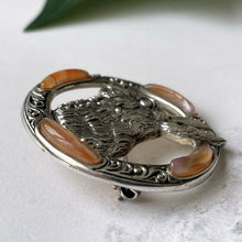 Lade das Bild in den Galerie-Viewer, Vintage Scottish Agate Silver Rabbit Brooch. Sterling Silver Banded Carnelian Celtic Ring Disc Brooch. Figural Rabbit Plaid/Tartan/Lapel Pin