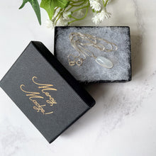 Cargar imagen en el visor de la galería, Antique Moonstone Pendant. Edwardian Sterling Silver 5.5ct Oval Moonstone Pendant Necklace. Minimalist Moonstone Pendant & Silver Box Chain