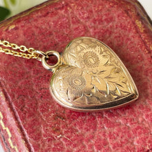 Carica l'immagine nel visualizzatore di Gallery, Antique Victorian Rolled Gold Heart Pendant Necklace. Engraved Rose Sweetheart Pendant Charm & Chain. Minimalist Antique Pendant.