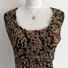 Carica l'immagine nel visualizzatore di Gallery, Antique Victorian Rolled Gold Heart Pendant Necklace. Engraved Rose Sweetheart Pendant Charm & Chain. Minimalist Antique Pendant.