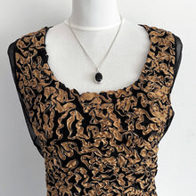 Cargar imagen en el visor de la galería, Vintage Sterling Silver Whitby Jet Locket Necklace. Puffy Photo Locket, Silver Curb Chain. Black Gemstone Locket. English Whitby Jet Jewelry