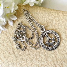 Lade das Bild in den Galerie-Viewer, Antique Art Deco Sterling Silver Freemasons Pendant Necklace. English Masonic Square & Compass Round Pendant, Belcher Chain, 1926 Hallmark