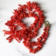 Lade das Bild in den Galerie-Viewer, Victorian Red Coral Nugget & Frond Beaded Necklace