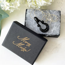 Lade das Bild in den Galerie-Viewer, Antique Victorian Whitby Jet Pendant Necklace. English Carved Jet Wedding Horseshoe Pendant, Silver Bead Chain. Good Luck Fertility Charm.