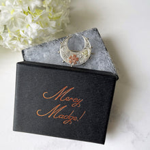 Lade das Bild in den Galerie-Viewer, Victorian Silver & Gold Horseshoe Brooch. Tri Colour Aesthetic Engraved Sweetheart Brooch, 1888. Antique Love Token Lapel/Cravat/Stock Pin