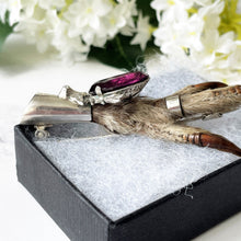 Lade das Bild in den Galerie-Viewer, Vintage 1940s Scottish Silver Grouse Foot Brooch. Sterling Silver & Amethyst Stag Head Claw/Talon, Hallmarked Glasgow. Silver Lapel/Kilt Pin