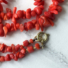 Lade das Bild in den Galerie-Viewer, Victorian Red Coral Nugget & Frond Beaded Necklace