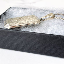 Lade das Bild in den Galerie-Viewer, Vintage 1970s Sterling Silver Rectangular Locket & Belcher Chain. Art Nouveau Style Floral Engraved Photo Frame/Book Locket Pendant Necklace