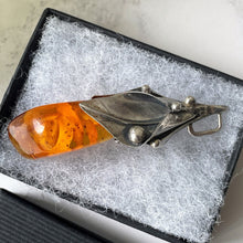 Charger l'image dans la galerie, Vintage Art Nouveau Baltic Amber Sterling Silver Pendant. Large Honey Cognac Amber Pendant. Golden Yellow Amber Lily Flower Pendant, Poland