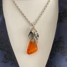 Charger l'image dans la galerie, Vintage Art Nouveau Baltic Amber Sterling Silver Pendant. Large Honey Cognac Amber Pendant. Golden Yellow Amber Lily Flower Pendant, Poland