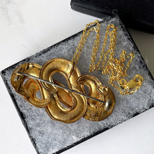 Charger l'image dans la galerie, Antique Pinchbeck Gold & Ruby Paste Pendant Brooch. Georgian/Victorian Etruscan Revival Pendant. Gordian Knot/Ouroboros Eternity Brooch