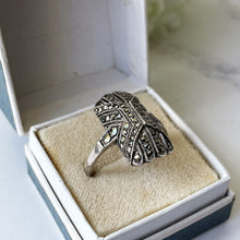 Charger l'image dans la galerie, Antique Art Deco Sterling Silver Column Ring. 1930s Theodor Fahrner Style Geometric Marcasite Ring & Vintage Ring Box. Size Q-UK /8-US