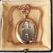 Lade das Bild in den Galerie-Viewer, Antique 9ct Rose Gold Picture Locket Necklace. English Edwardian Portrait Pendant, Chester 1915. Double Sided Glass Photo Pendant On Chain