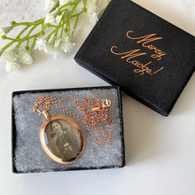 Lade das Bild in den Galerie-Viewer, Antique 9ct Rose Gold Picture Locket Necklace. English Edwardian Portrait Pendant, Chester 1915. Double Sided Glass Photo Pendant On Chain