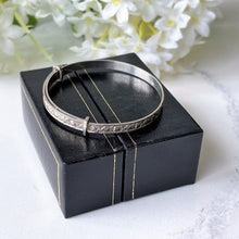 Charger l'image dans la galerie, Vintage Sterling Silver Baby Bangle, Boxed. Heart & Flower Engraved Childs Bracelet. English Adjustable Bangle. Baptismal, Christening Gift