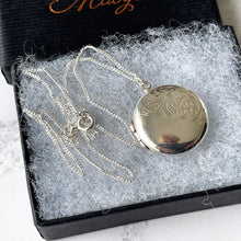 Cargar imagen en el visor de la galería, Vintage English Sterling Silver Round Locket Necklace. Floral Engraved Photo Locket & Curb Chain. Edwardian Retro Puffy Silver Locket