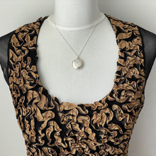 Cargar imagen en el visor de la galería, Vintage English Sterling Silver Round Locket Necklace. Floral Engraved Photo Locket & Curb Chain. Edwardian Retro Puffy Silver Locket