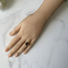 Cargar imagen en el visor de la galería, Vintage 9ct Gold Etruscan Revival Labradorite Ring. Blue Green Colour Changing Gemstone Ring. Victorian Style Gold Solitaire Cabochon Ring