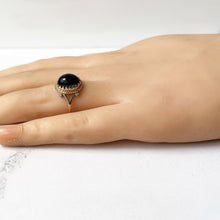 Cargar imagen en el visor de la galería, Vintage 9ct Gold Etruscan Revival Labradorite Ring. Blue Green Colour Changing Gemstone Ring. Victorian Style Gold Solitaire Cabochon Ring