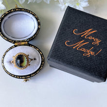 Cargar imagen en el visor de la galería, Vintage 9ct Gold Etruscan Revival Labradorite Ring. Blue Green Colour Changing Gemstone Ring. Victorian Style Gold Solitaire Cabochon Ring