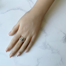 Carica l'immagine nel visualizzatore di Gallery, Vintage Sterling Silver Buckle Ring, Boxed. English Engraved Wide Band Silver Ring Hallmarked 1971. Retro Statement Ring Size UK/Q.5, US 8.5