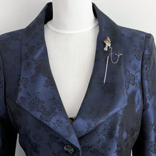 Carica l'immagine nel visualizzatore di Gallery, Victorian Scottish Citrine Silver Grouse Claw Kilt Pin In Antique Box. Antique Sterling Silver Scottish Cairngorm Huge Stick Pin Brooch.