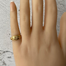 Carica l'immagine nel visualizzatore di Gallery, Antique Georgian 18ct Gold Mine Cut Diamond Ring. 3-Stone Diamond Bright Cut Daisy Band Ring. 18K Gold Small Antique Midi Pinky Ring