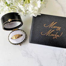 Carica l'immagine nel visualizzatore di Gallery, Antique Georgian 18ct Gold Mine Cut Diamond Ring. 3-Stone Diamond Bright Cut Daisy Band Ring. 18K Gold Small Antique Midi Pinky Ring