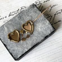 Cargar imagen en el visor de la galería, Antique Victorian Mizpah Brooch. Rose Gold Tone Double Heart Brooch With Photo Compartments. Antique Love Token Sweetheart Jewellery