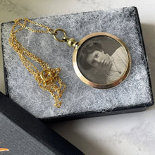 Carica l'immagine nel visualizzatore di Gallery, Edwardian Rolled Gold Picture Pendant With Portrait Photos. Antique Double Sided Glass Locket & Chain. Round Yellow Gold Locket Necklace.
