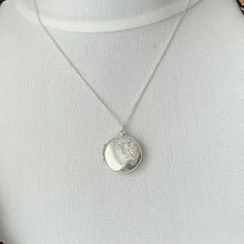Cargar imagen en el visor de la galería, Vintage English Sterling Silver Round Locket Necklace. Floral Engraved Photo Locket & Curb Chain. Edwardian Retro Puffy Silver Locket