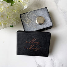 Cargar imagen en el visor de la galería, Vintage English Sterling Silver Round Locket Necklace. Floral Engraved Photo Locket & Curb Chain. Edwardian Retro Puffy Silver Locket