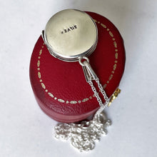 Carica l'immagine nel visualizzatore di Gallery, Vintage English Sterling Silver Round Locket. 1970's Fern Engraved Small Photo Locket & Chain. Edwardian Retro Minimalist Pendant Necklace