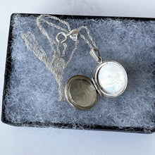 Carica l'immagine nel visualizzatore di Gallery, Vintage English Sterling Silver Round Locket. 1970's Fern Engraved Small Photo Locket & Chain. Edwardian Retro Minimalist Pendant Necklace