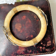Carica l'immagine nel visualizzatore di Gallery, Antique Chinese Yellow Jade Dragon & Phoenix Bangle. Gold Metal Clad Qing Dynasty Nephrite Jade Bangle. Old Tibet Bangle Bracelet