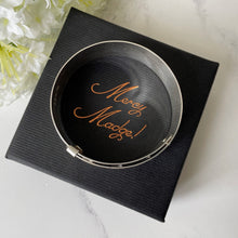 Carica l'immagine nel visualizzatore di Gallery, Vintage Art Deco Guilloche Engraved Sterling Silver Bangle. 1940s Wide Belt Style Bangle. English Silver Bangle Bracelet, Chester Hallmarks