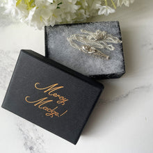 Carica l'immagine nel visualizzatore di Gallery, Vintage Sterling Silver Sarcophagus & Mummy Pendant On Chain. Rare 1960s "Nuvo" Tutankhamen Pendant/Large Charm. Egyptian Revival Jewellery