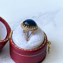 Cargar imagen en el visor de la galería, Vintage 9ct Gold Etruscan Revival Labradorite Ring. Blue Green Colour Changing Gemstone Ring. Victorian Style Gold Solitaire Cabochon Ring