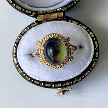 Cargar imagen en el visor de la galería, Vintage 9ct Gold Etruscan Revival Labradorite Ring. Blue Green Colour Changing Gemstone Ring. Victorian Style Gold Solitaire Cabochon Ring