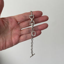 Carica l'immagine nel visualizzatore di Gallery, Vintage Sterling Silver Horseshoe & Bridle Bit Bracelet. Equestrian Snaffle Bracelet. British Millennium Silver Fancy Chain Link Bracelet.