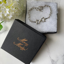 Carica l'immagine nel visualizzatore di Gallery, Vintage Sterling Silver Horseshoe & Bridle Bit Bracelet. Equestrian Snaffle Bracelet. British Millennium Silver Fancy Chain Link Bracelet.